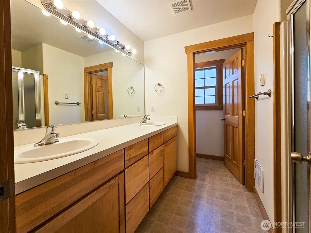 307 2 Cascadian Lane #32 Winthrop, WA 98862