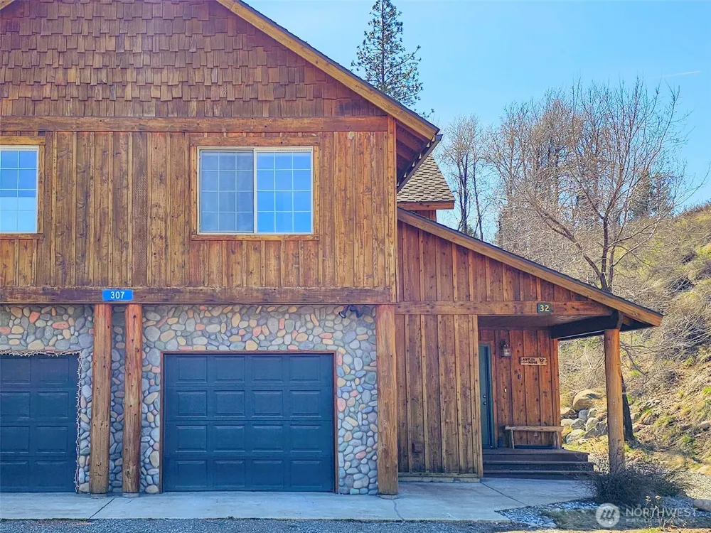 307 2 Cascadian Lane #32 Winthrop, WA 98862