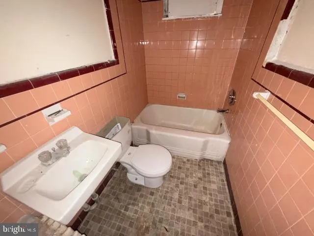5943 MARVINE STREET Philadelphia, PA 19141