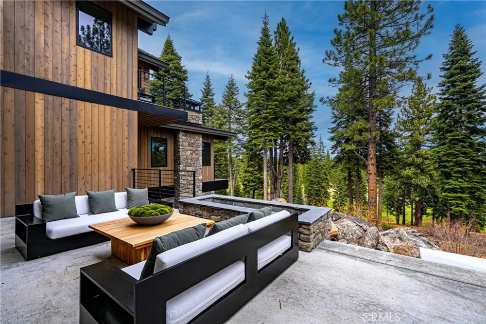 9348 Nine Bark Truckee, CA 96161