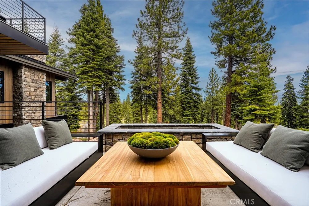 9348 Nine Bark Truckee, CA 96161