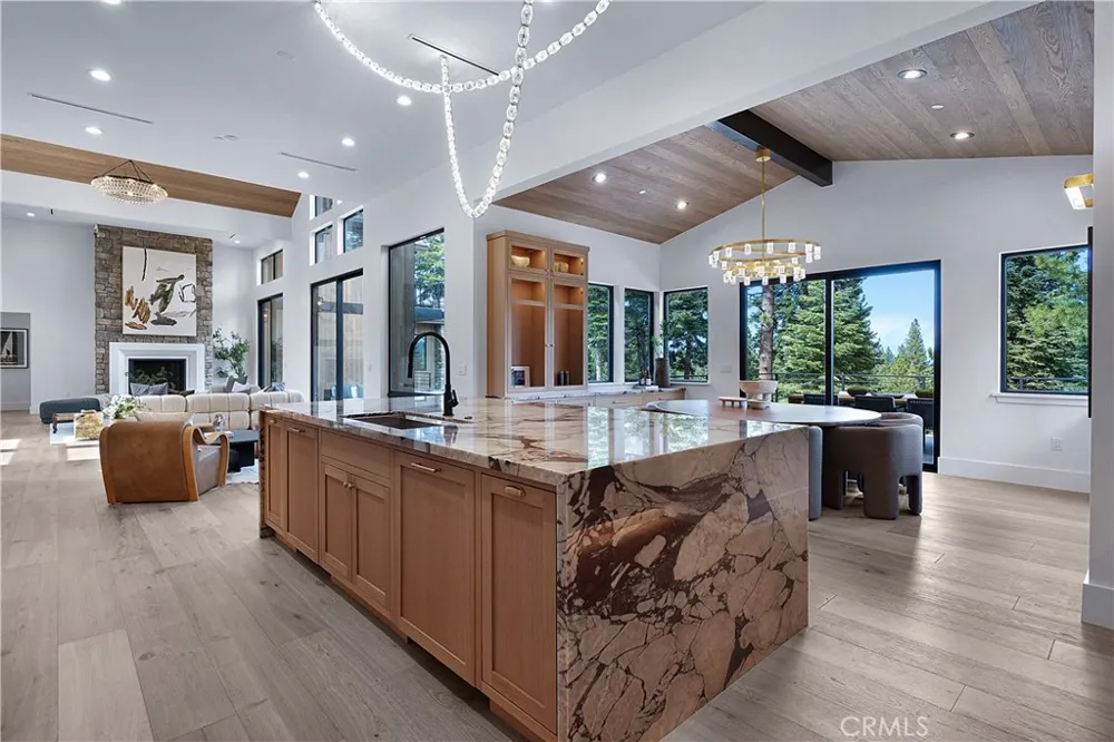 9348 Nine Bark Truckee, CA 96161