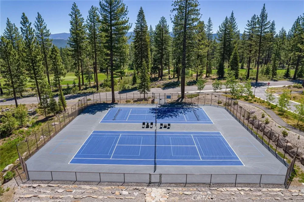 9348 Nine Bark Truckee, CA 96161
