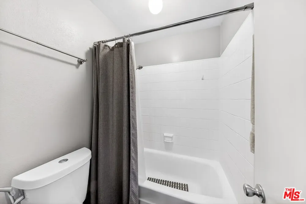 7320 Lennox Avenue #F7 Van Nuys, CA 91405