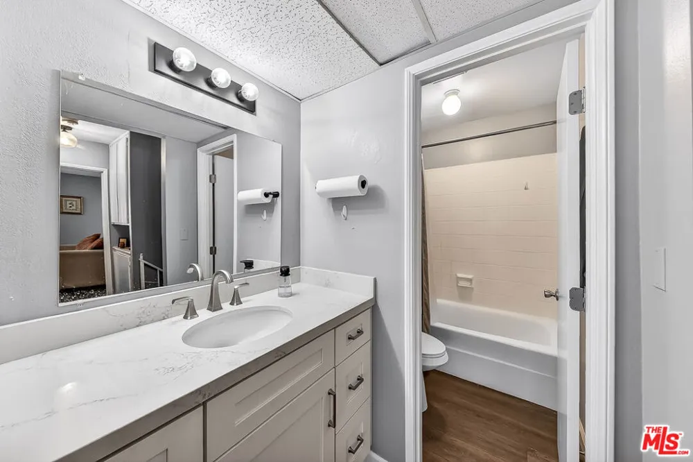7320 Lennox Avenue #F7 Van Nuys, CA 91405