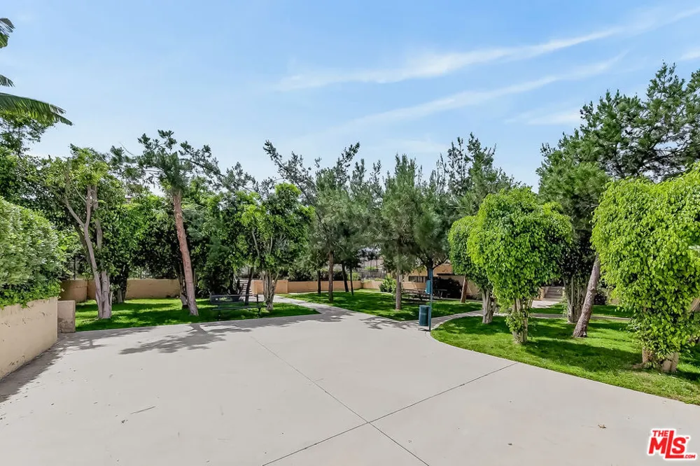 7320 Lennox Avenue #F7 Van Nuys, CA 91405