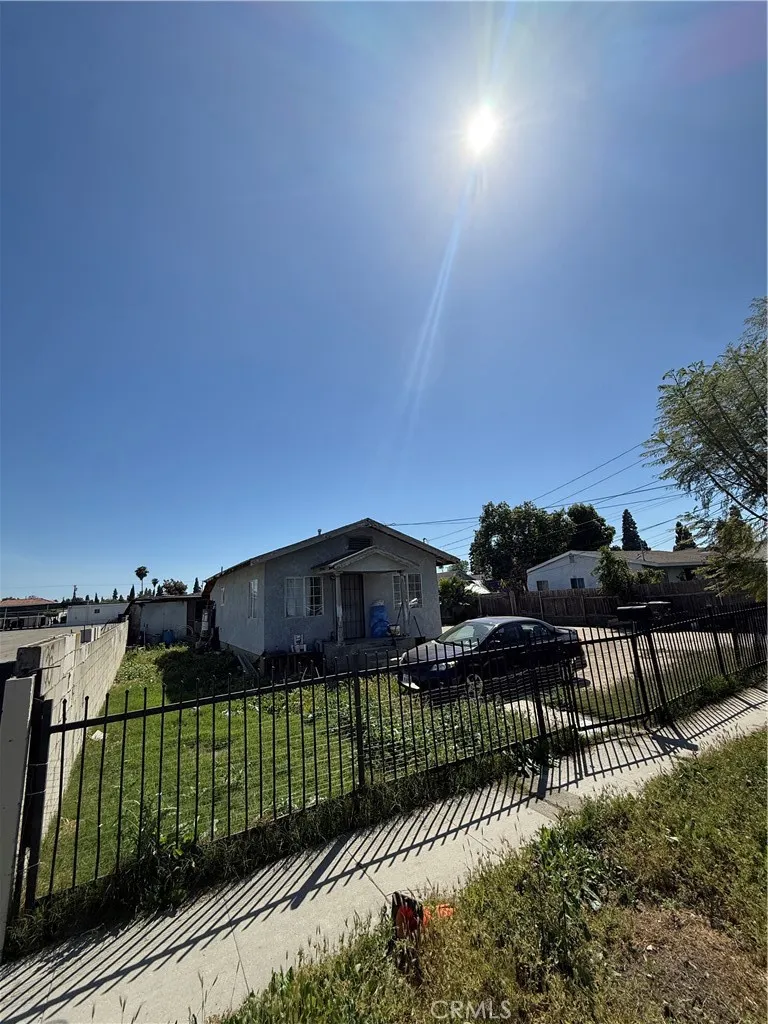 2402 E 126th Compton, CA 90222