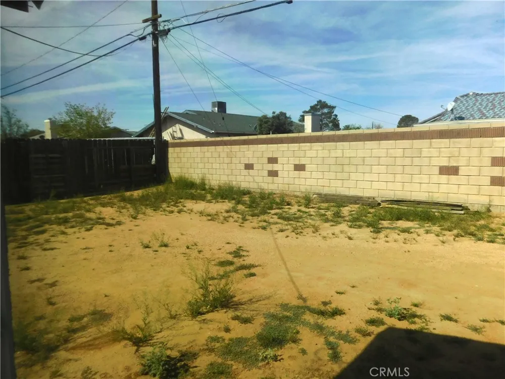 20321 88th California City, CA 93505