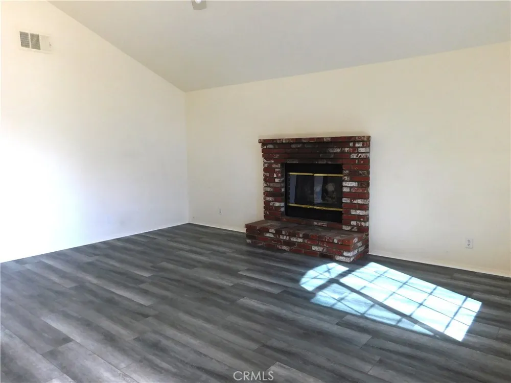 20321 88th California City, CA 93505