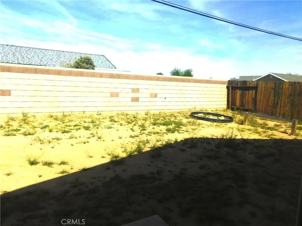 20321 88th California City, CA 93505