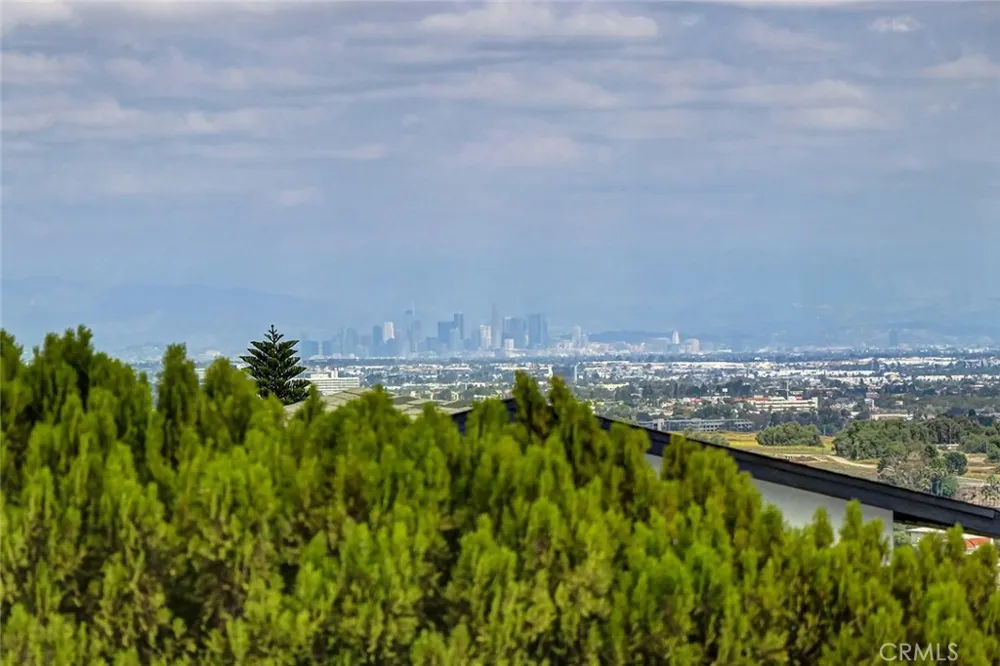 404 Hanford Avenue San Pedro, CA 90732
