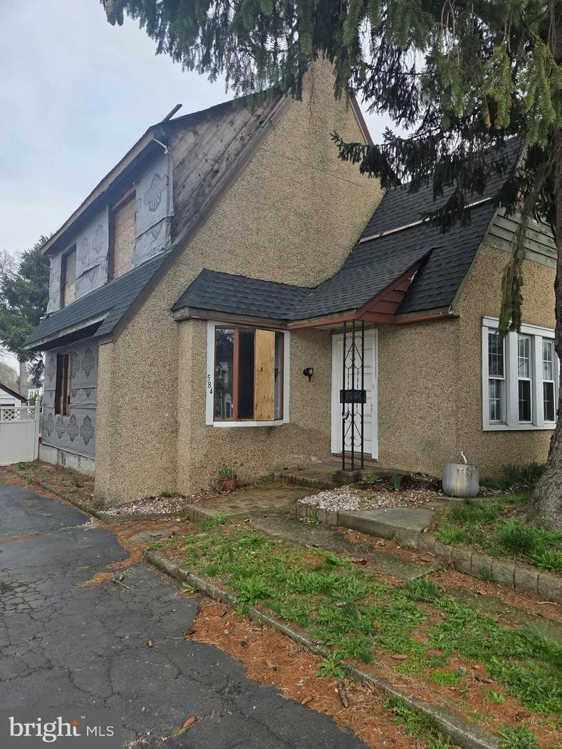 584 PARKWAY AVENUE Ewing, NJ 08618