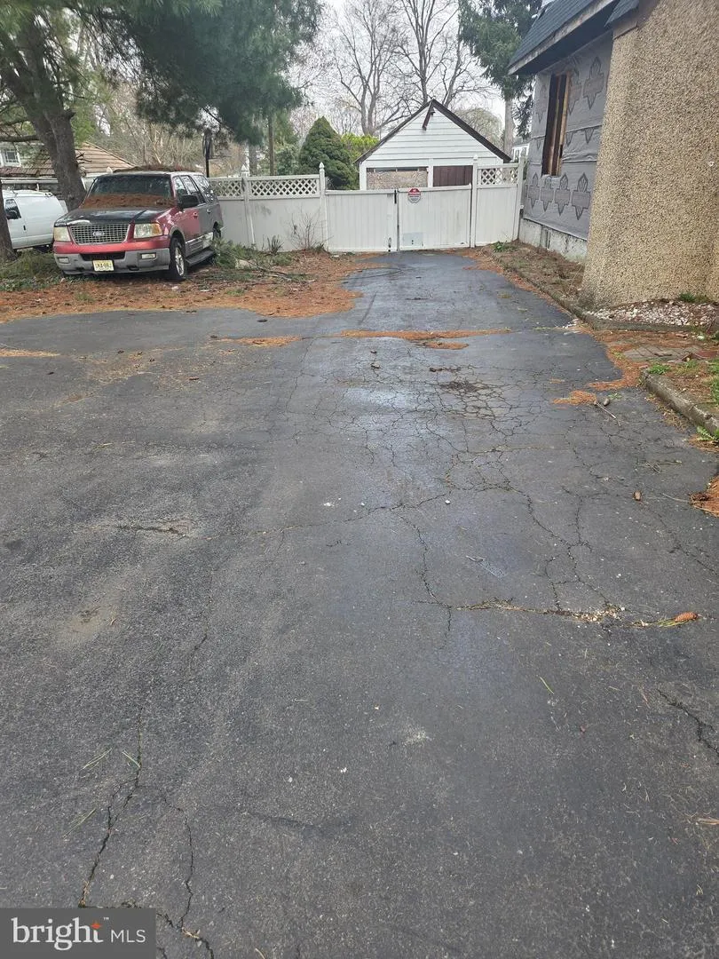 584 PARKWAY AVENUE Ewing, NJ 08618