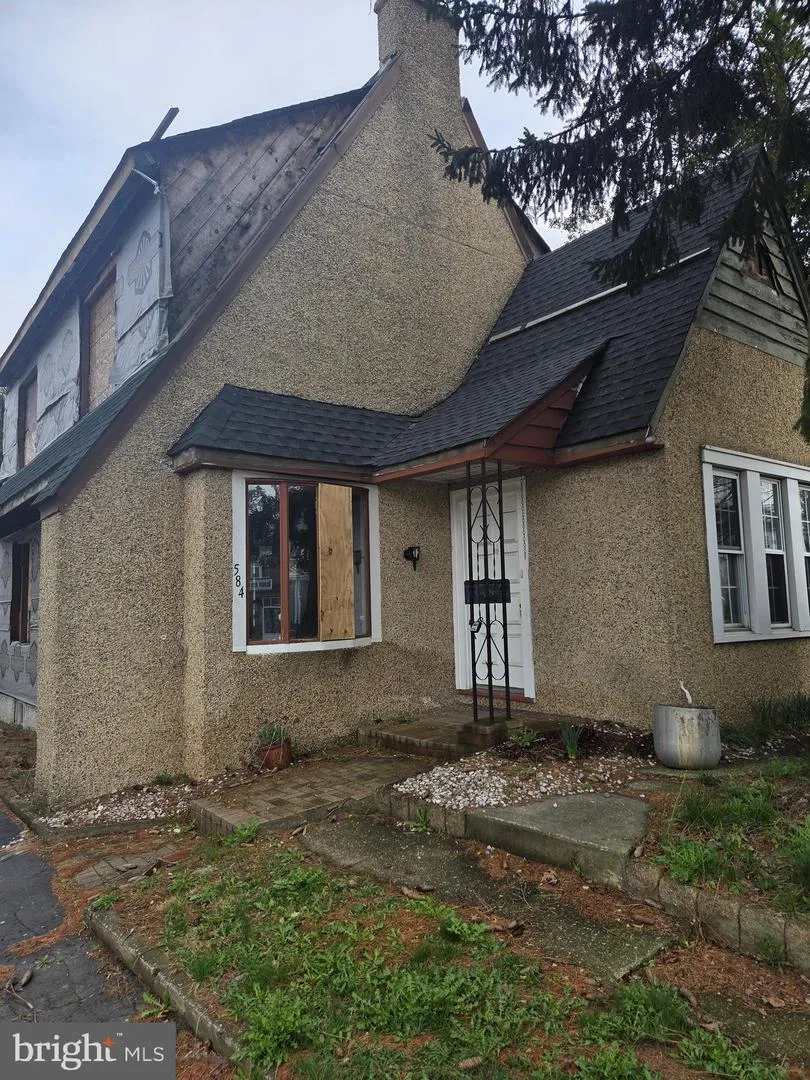 584 PARKWAY AVENUE Ewing, NJ 08618