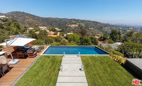 2528 Westridge Road