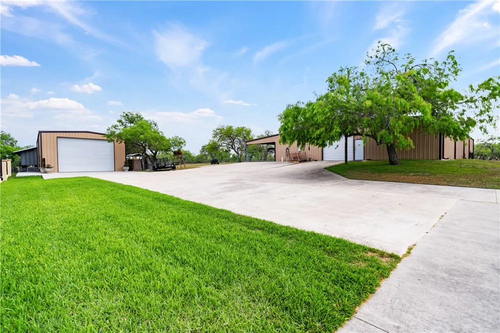 5548 County Road 81 Robstown, TX 78380