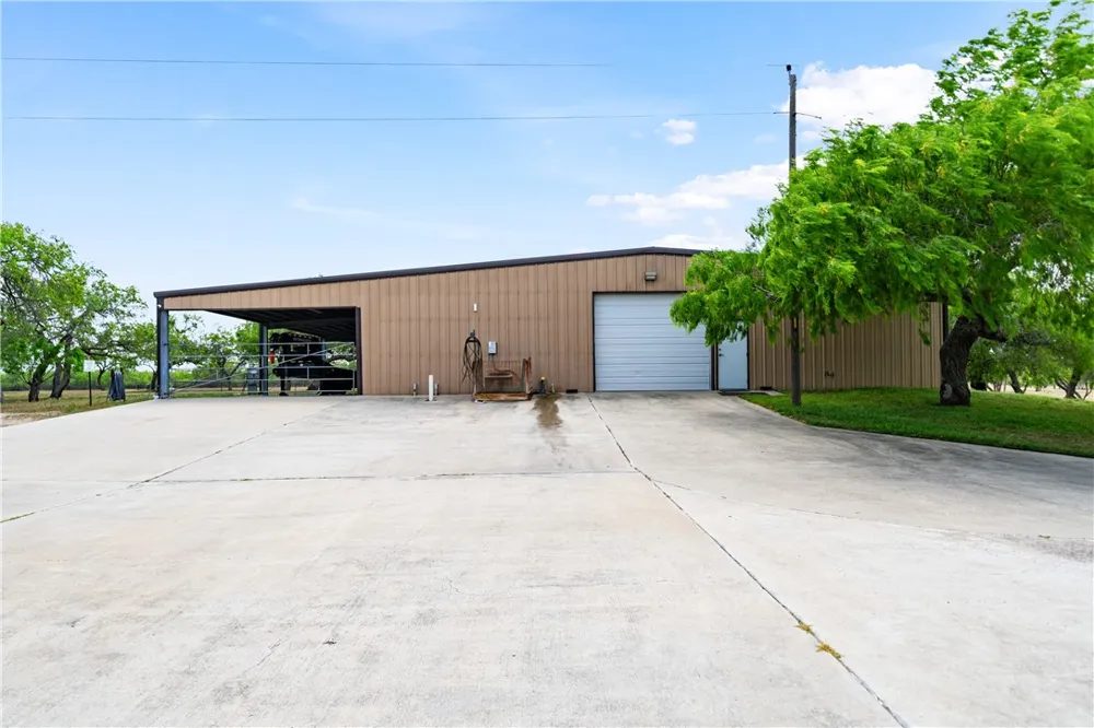 5548 County Road 81 Robstown, TX 78380