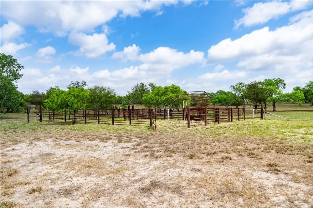 5548 County Road 81 Robstown, TX 78380