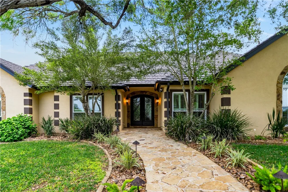 5548 County Road 81 Robstown, TX 78380