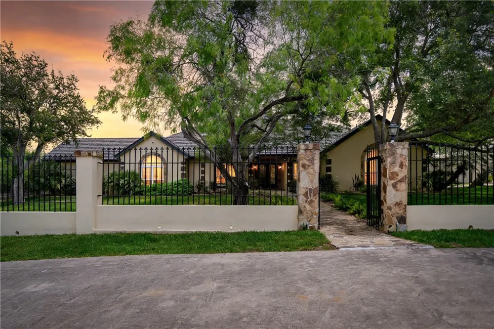 5548 County Road 81 Robstown, TX 78380
