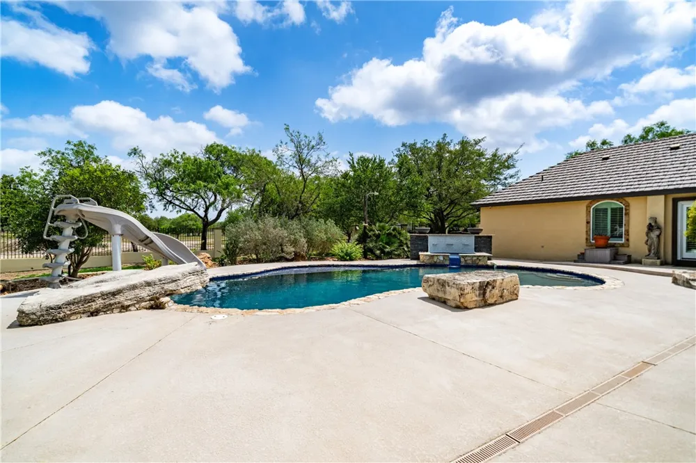 5548 County Road 81 Robstown, TX 78380