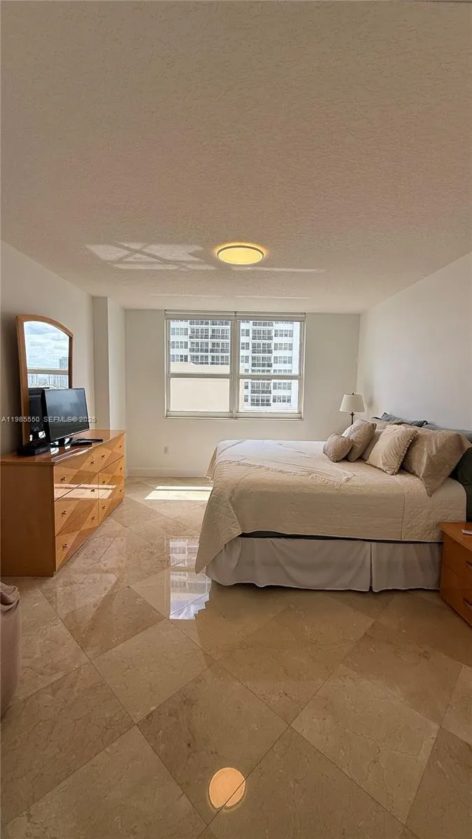 2080 S Ocean Dr #905 Hallandale Beach, FL 33009