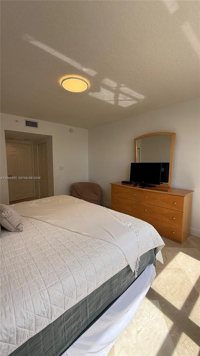 2080 S Ocean Dr #905 Hallandale Beach, FL 33009