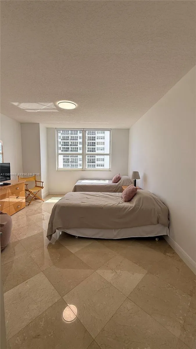 2080 S Ocean Dr #905 Hallandale Beach, FL 33009