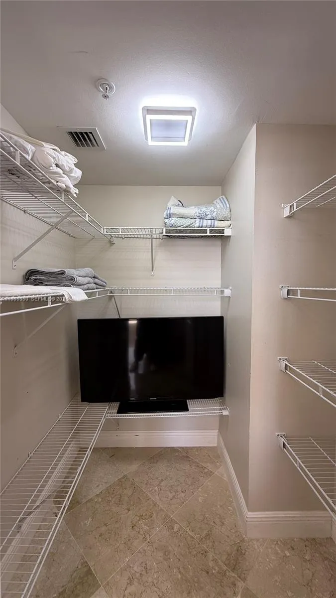 2080 S Ocean Dr #905 Hallandale Beach, FL 33009