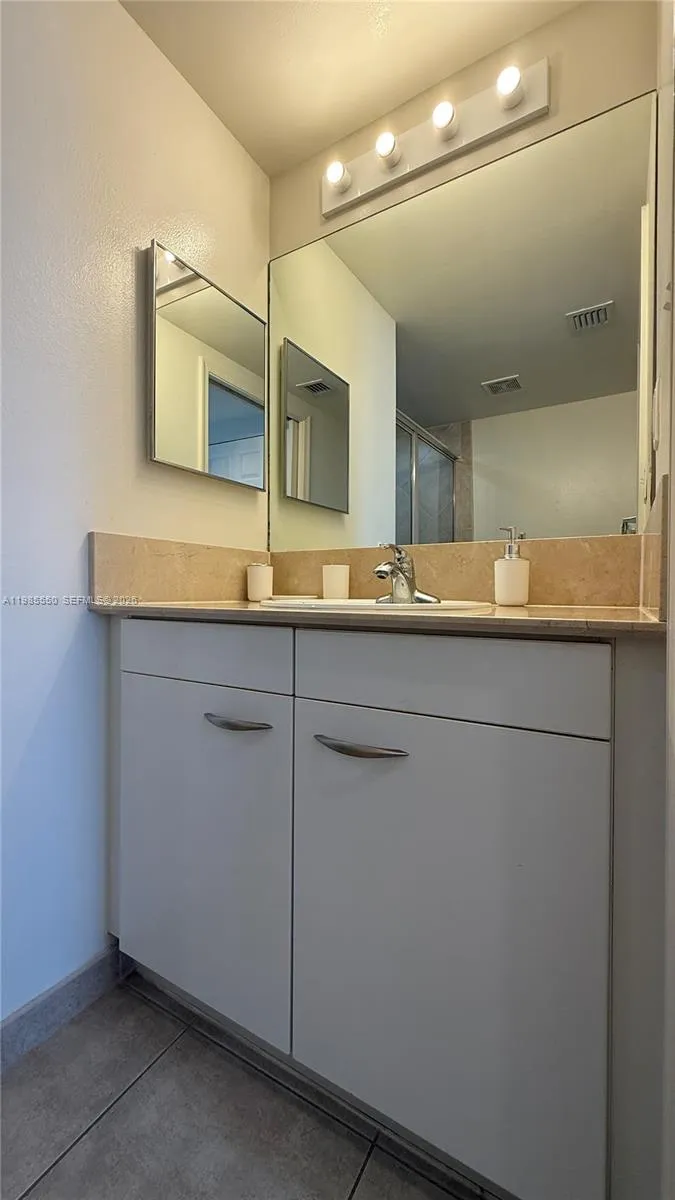 2080 S Ocean Dr #905 Hallandale Beach, FL 33009