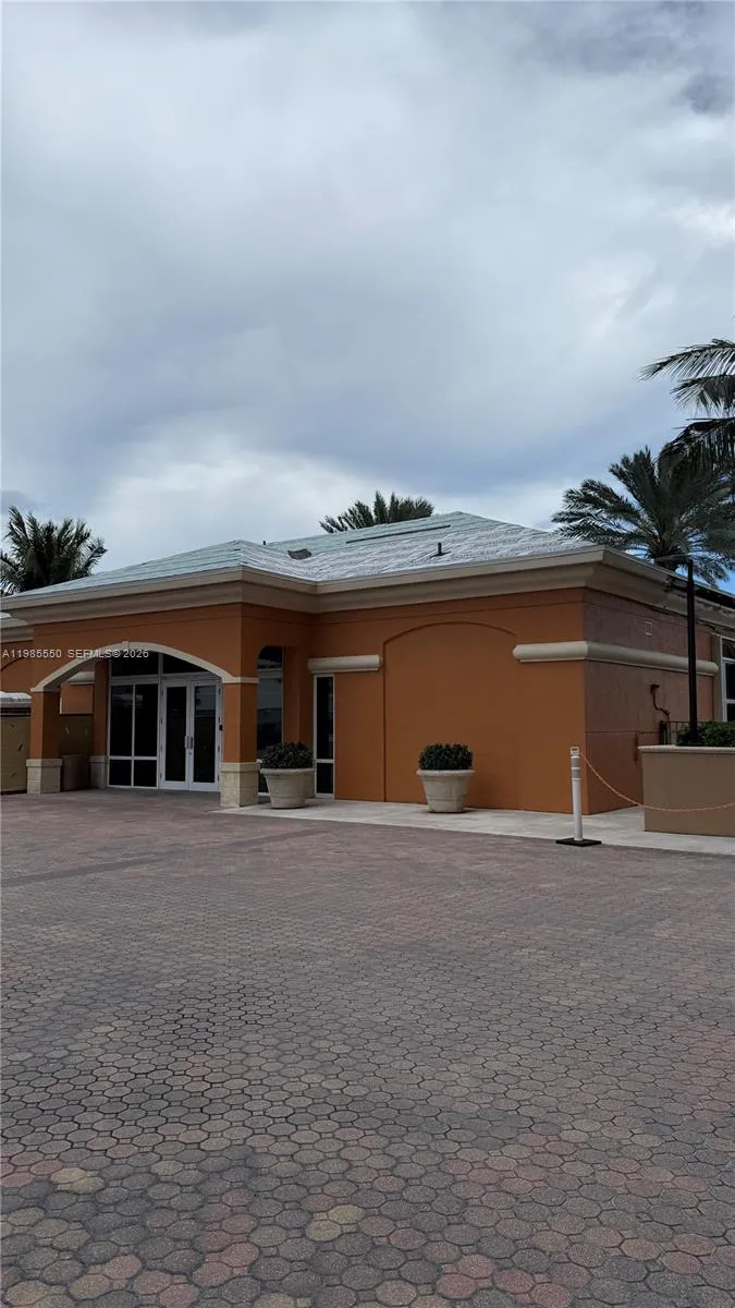 2080 S Ocean Dr #905 Hallandale Beach, FL 33009