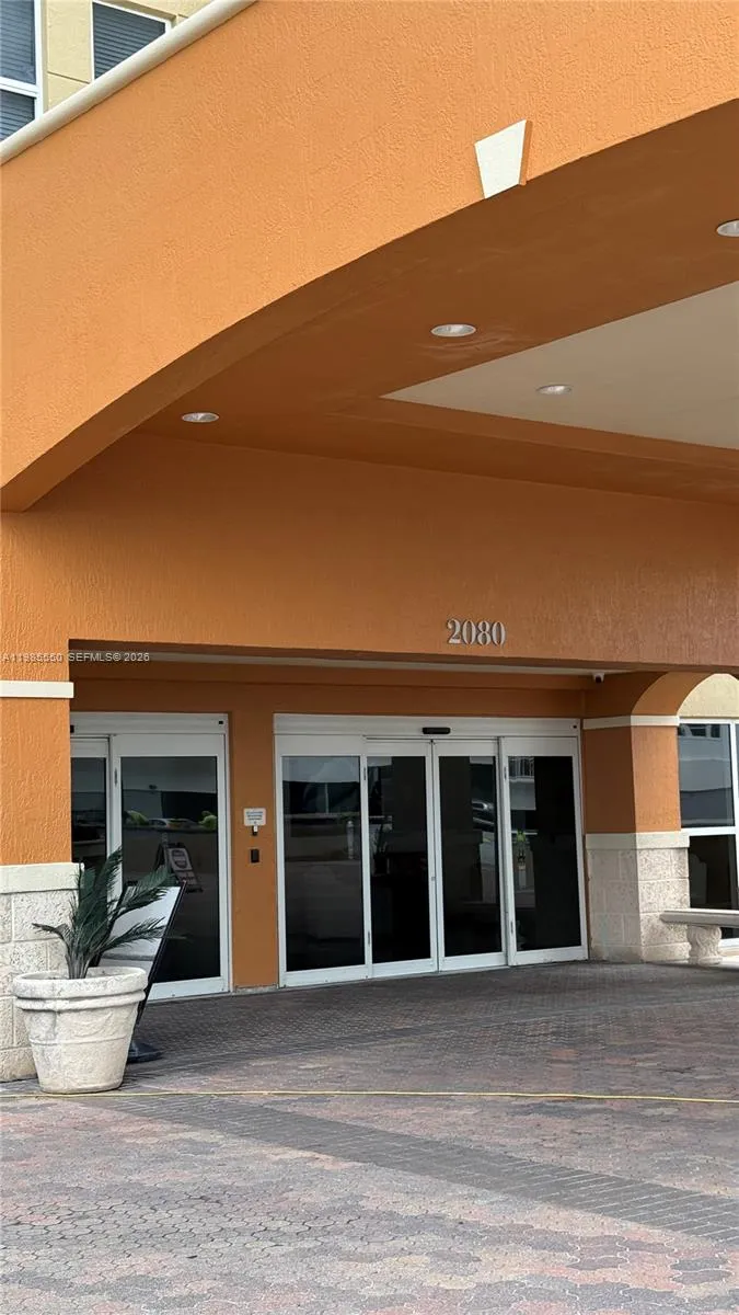 2080 S Ocean Dr #905 Hallandale Beach, FL 33009