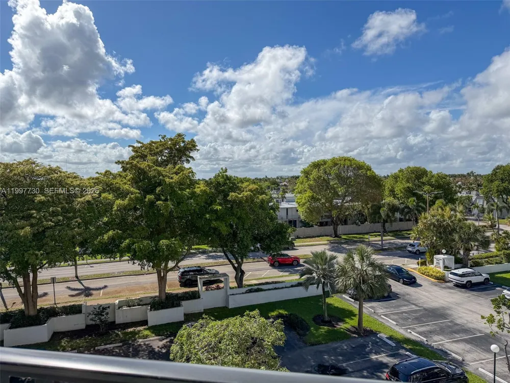 1000 Parkview Dr #531 Hallandale Beach, FL 33009