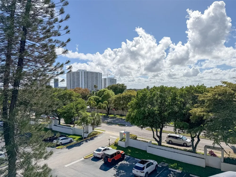 1000 Parkview Dr #531 Hallandale Beach, FL 33009