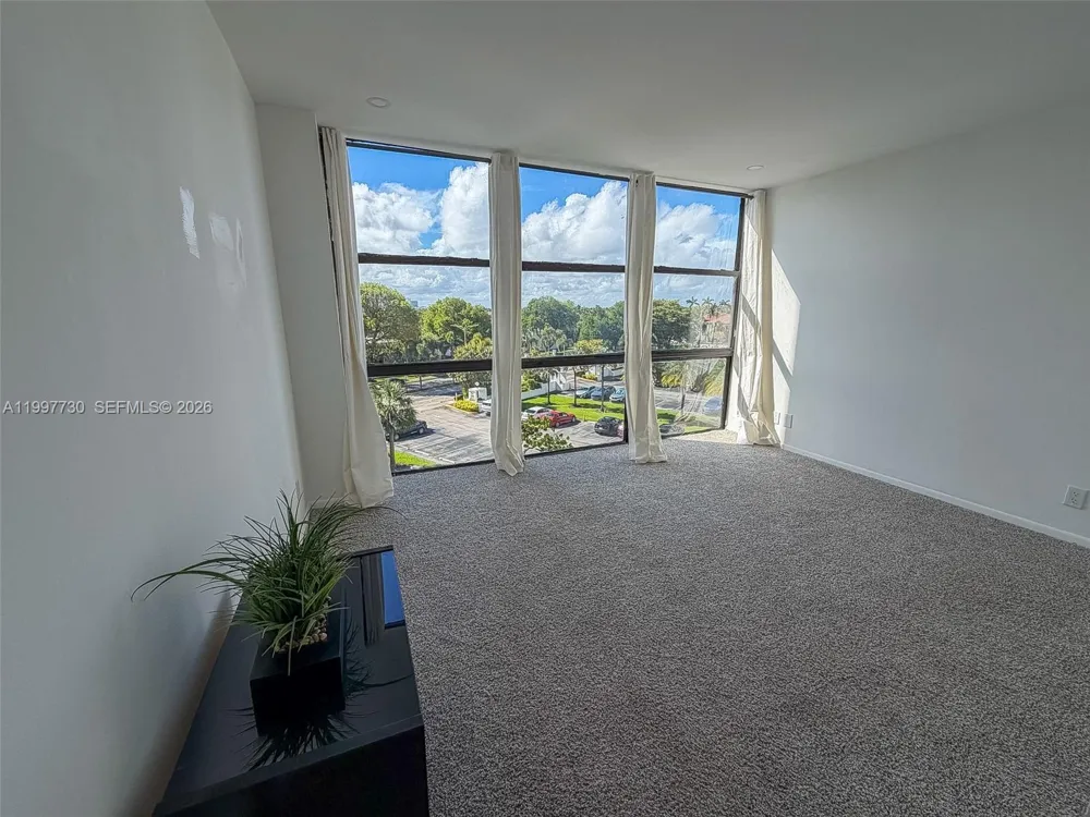1000 Parkview Dr #531 Hallandale Beach, FL 33009