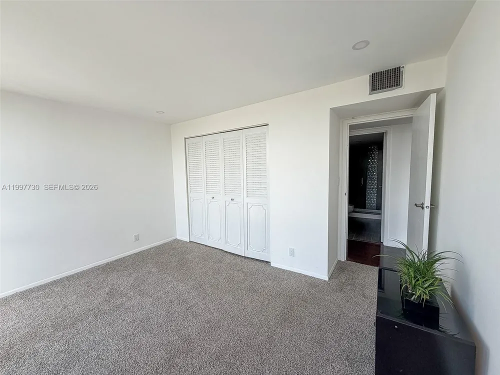 1000 Parkview Dr #531 Hallandale Beach, FL 33009