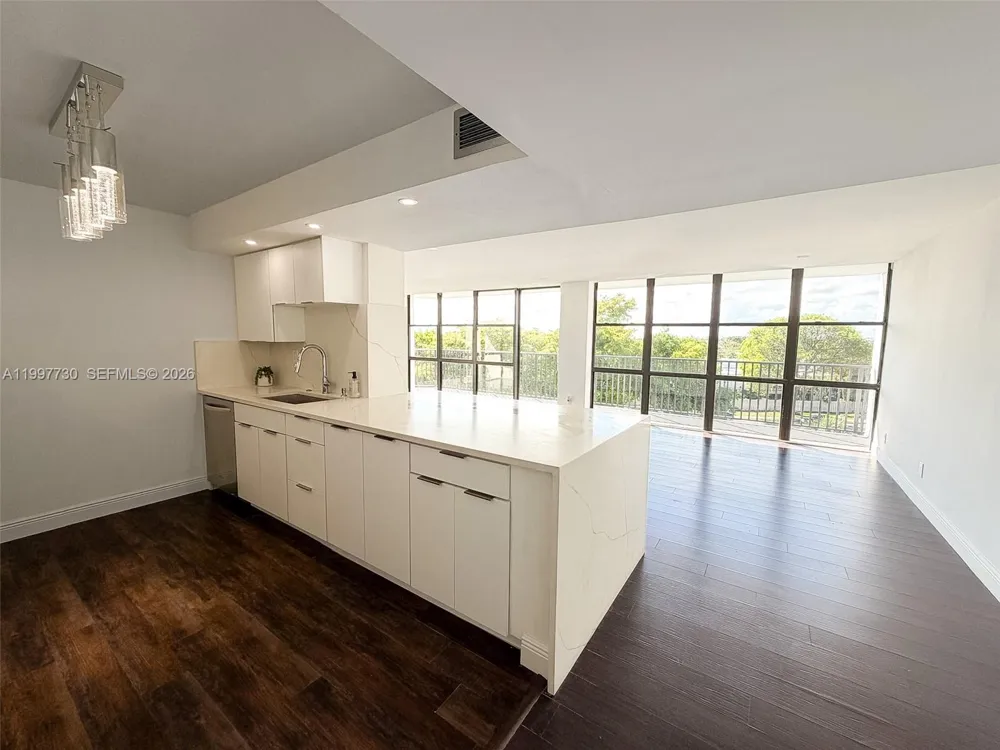 1000 Parkview Dr #531 Hallandale Beach, FL 33009