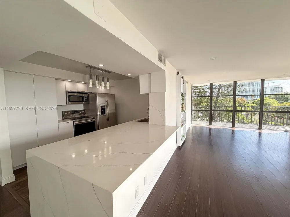 1000 Parkview Dr #531 Hallandale Beach, FL 33009