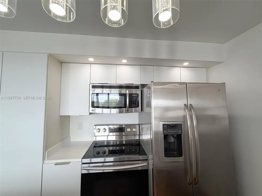1000 Parkview Dr #531 Hallandale Beach, FL 33009