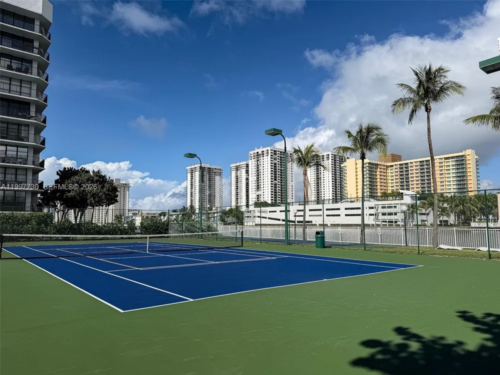 1000 Parkview Dr #531 Hallandale Beach, FL 33009