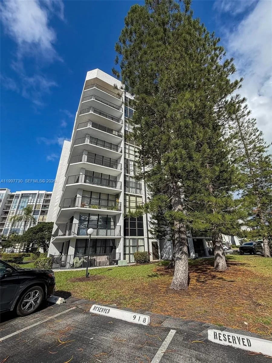 1000 Parkview Dr #531 Hallandale Beach, FL 33009