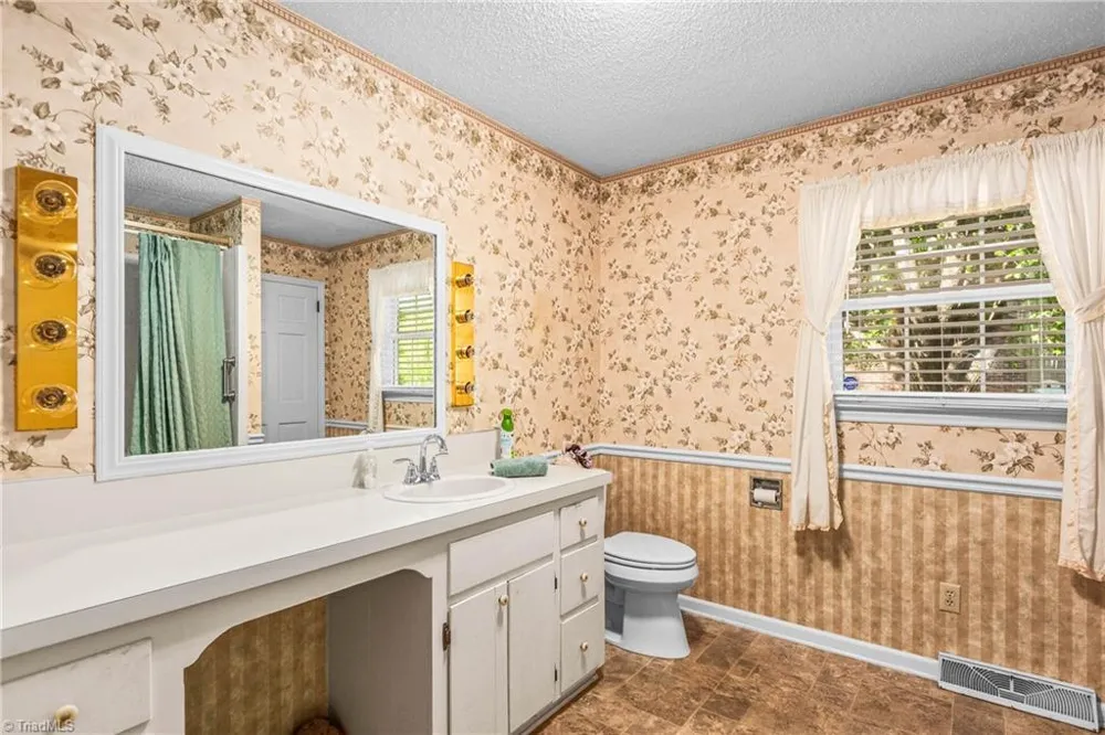 131 Ridge Street Jonesville, NC 28642