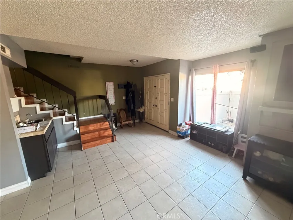 8341 De Soto #10 Canoga Park, CA 91304