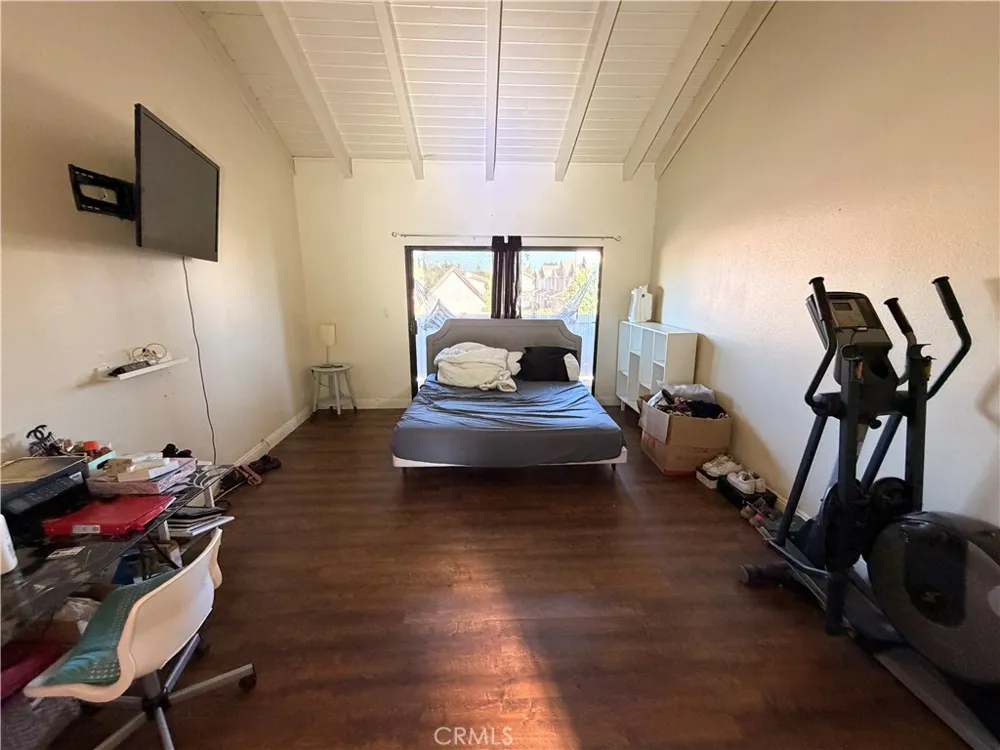 8341 De Soto #10 Canoga Park, CA 91304