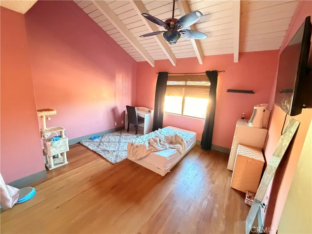 8341 De Soto #10 Canoga Park, CA 91304