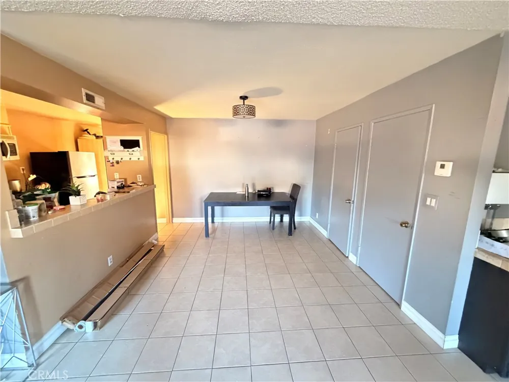 8341 De Soto #10 Canoga Park, CA 91304
