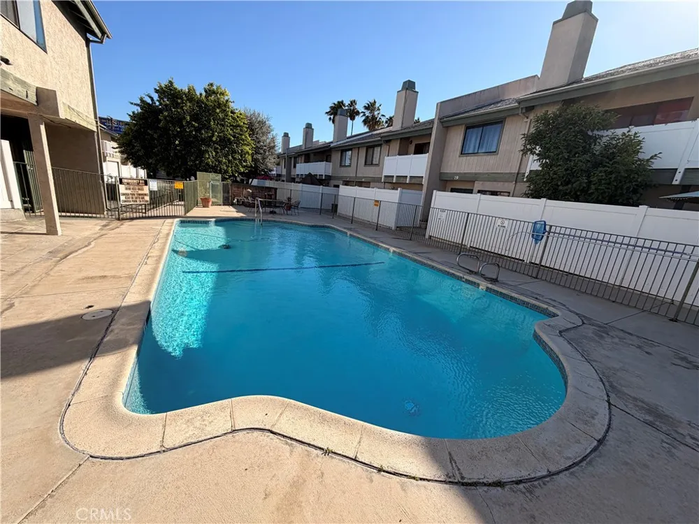 8341 De Soto #10 Canoga Park, CA 91304