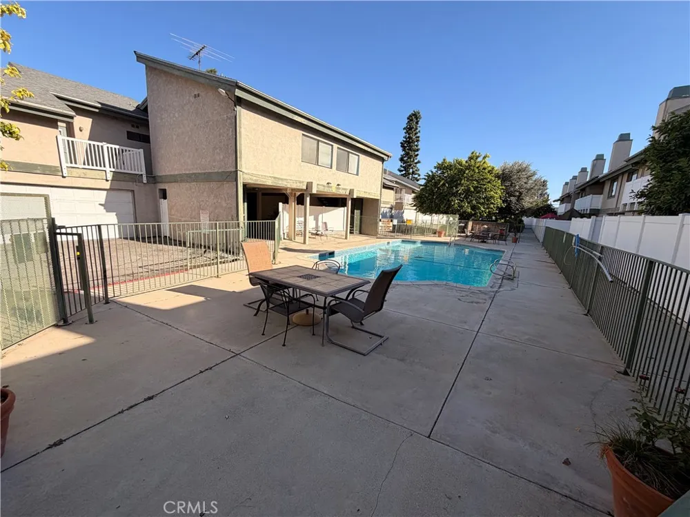 8341 De Soto #10 Canoga Park, CA 91304