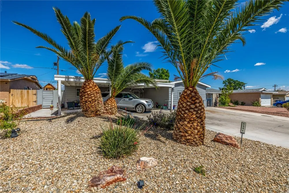 5204 Holmby Avenue Las Vegas, NV 89146