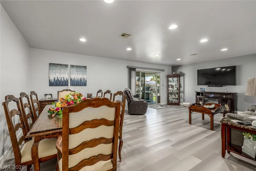 5204 Holmby Avenue Las Vegas, NV 89146